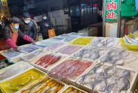 春节前水产日交易量大增20% 高档海鲜价格不菲
