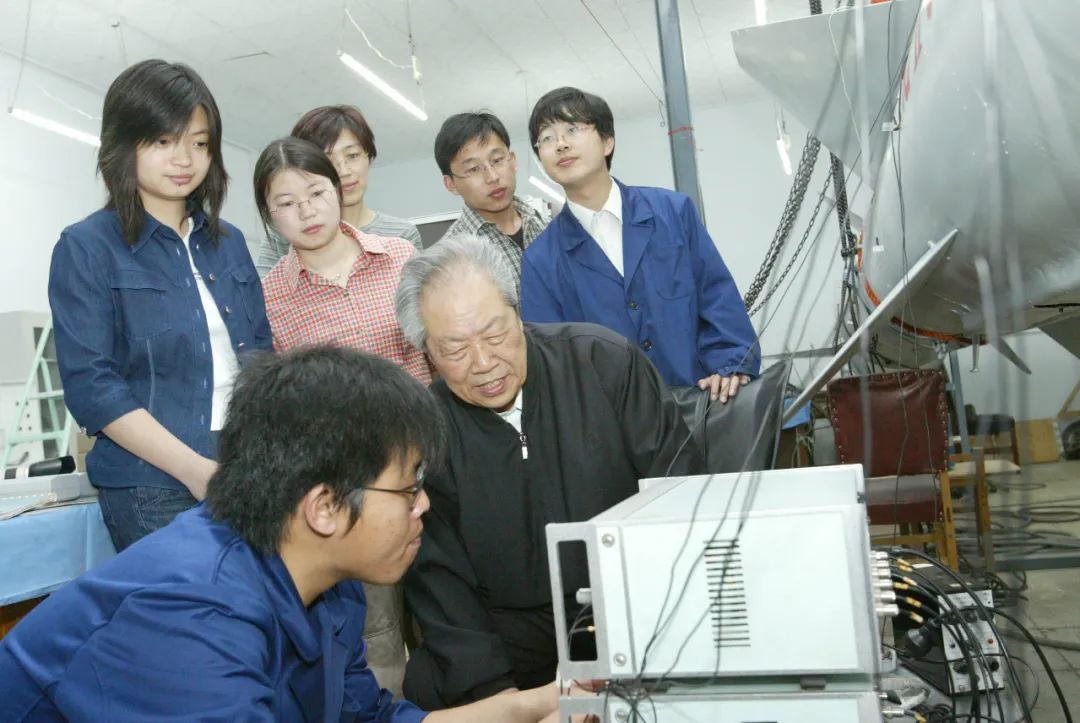 机械动力学家黄文虎院士逝世享年96岁