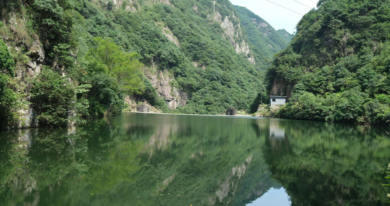 宁波这座千年古村藏着一条大峡谷 正是夏日玩水好去处