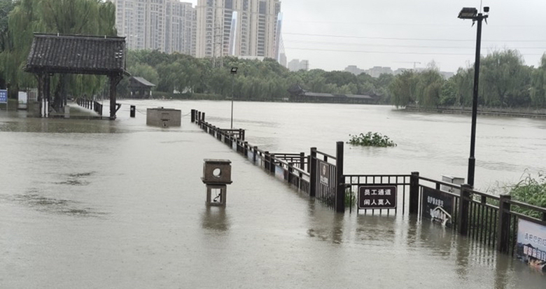 台风“梅花”带来强降雨 姚江水位快速上涨
