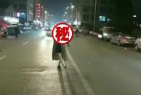 台州女子在路中央跳舞拍视频 交警态度很明确：罚！