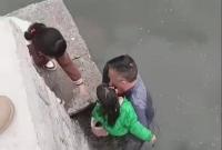 宁波5岁女孩不慎落水 同伴教科书式呼救