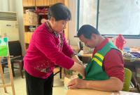 暖心陪伴12年!宁波71岁老人带着一群“大孩子”