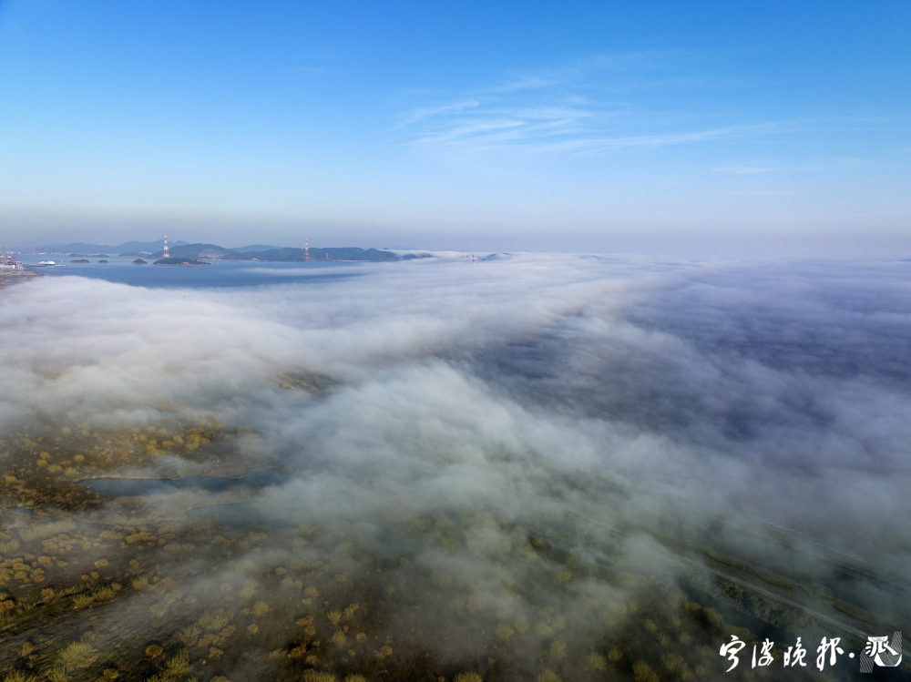 北仑梅山沿海出现平流雾景观 东海恍若仙境-新闻中心-中国宁波网