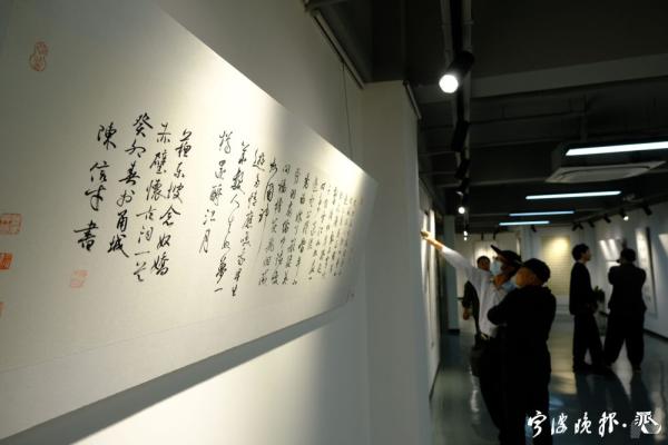 致力书法教育 宁波这位书法家开了个人作品展-新闻中心-中国宁波网