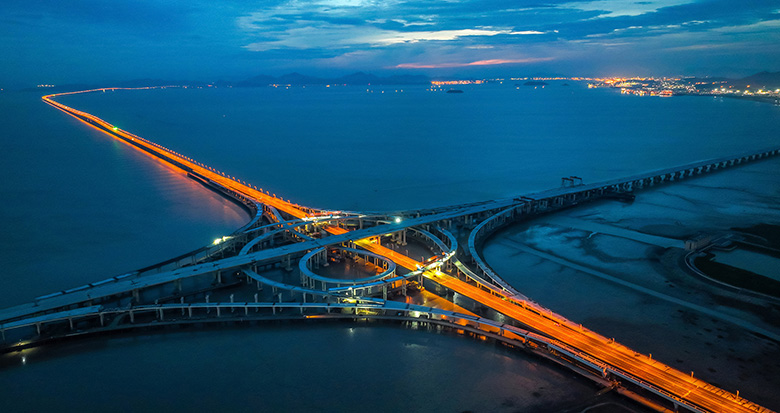 亚洲最大海上互通顺利完成上跨金塘大桥架梁施工