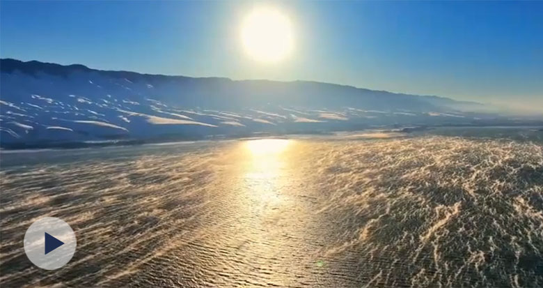 新疆喀拉托海湖出现罕见“海浩”景观