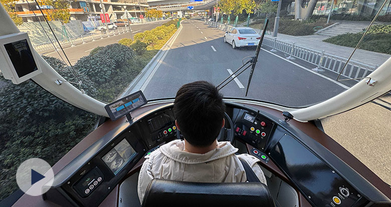 浙江首列超级虚拟轨道列车在宁波亮相 乘坐是啥感受？