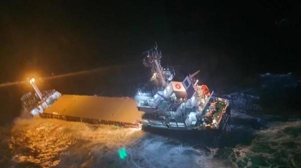 韩国济州西归浦附近海域船只倾覆8人获救2人失踪