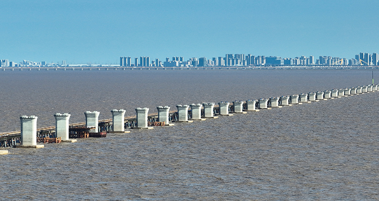 杭州湾跨海铁路桥桩基全部完成施工