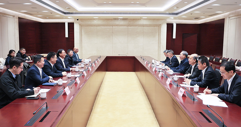 王成与清水电滤科技创始人张学记一行座谈交流