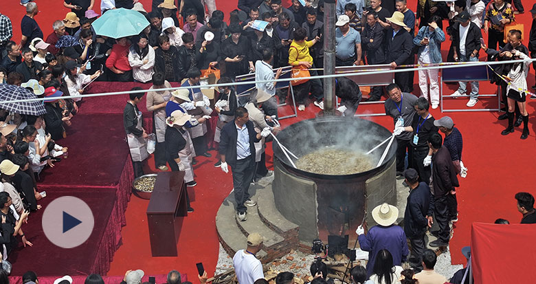 2�״�������ɣ�������������ʢ�翪��ӭ��