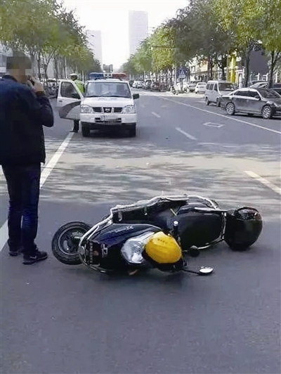 骑电动车 安全头盔真的不能少 宁波交警通报真实案例