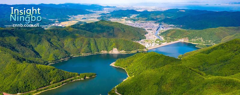 "堇山湖(梅溪水库)位于鄞州区塘溪镇,来到这里,仿佛置身于青山绿水